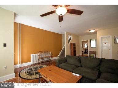 Main picture of 4590 Baker St