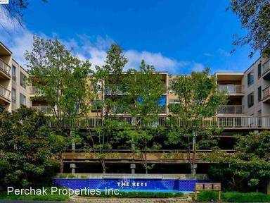 Main picture of 320 N Civic Dr