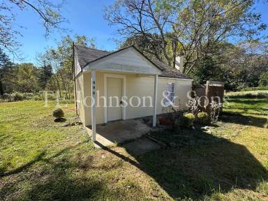 Main picture of 698 Old Hollow Rd