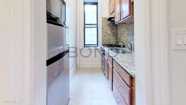 Main picture of 338 E 70th St