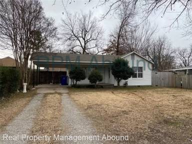 Main picture of 305 E Greeley St