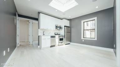 Main picture of 114 S 1st St