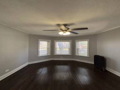 Main picture of 6928 S Wabash Ave