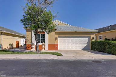 Main picture of 365 S Ketch Dr