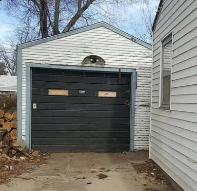 Main picture of 922 W 47th St S