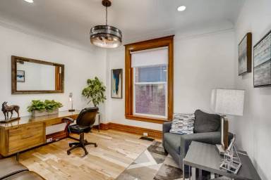 Main picture of 1330 N Logan St