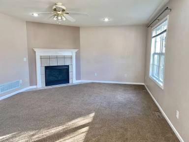 Main picture of 811 Oxford Dr