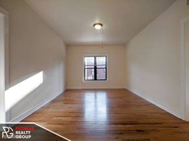 Main picture of 813 W Waveland Ave