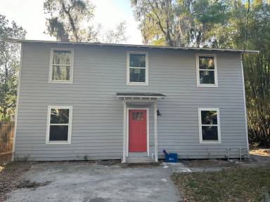Main picture of 105 N Davis St