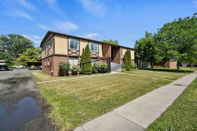 Main picture of 221 N Pingree