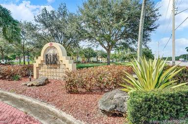 Main picture of 643 Vista Isles Dr