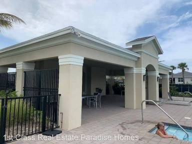 Main picture of 2890 NE Breezeway Cir