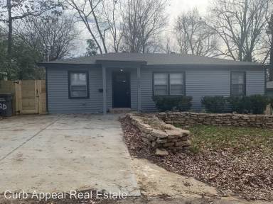 Main picture of 303 Poplar Ave