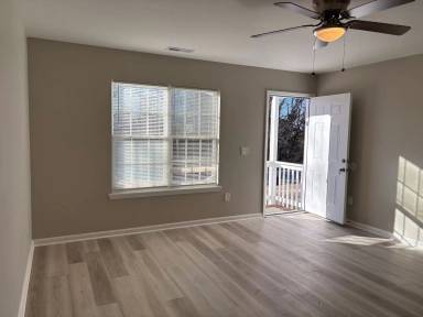 Main picture of 215 Paramount St