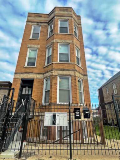 Main picture of 2431 S Christiana Ave