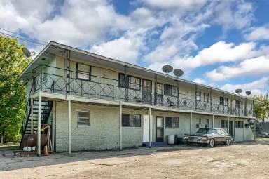 Main picture of 2408 Meyers St