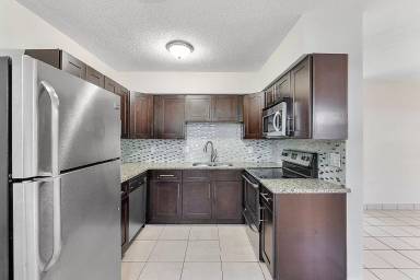 Main picture of 2500 SW 18th Ter