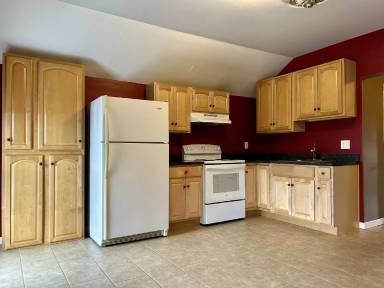 Main picture of 25 Maple Ave