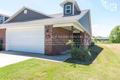 Main picture of 220 N Marietta Way