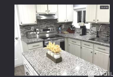 Main picture of 599 Rye St