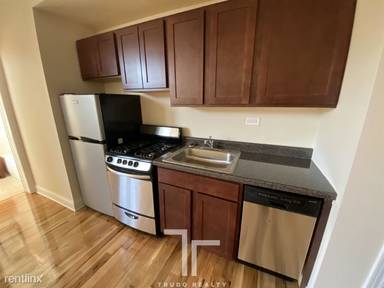 Main picture of 818 W Diversey Pkwy