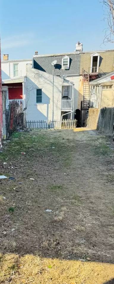 Main picture of 328 W King St