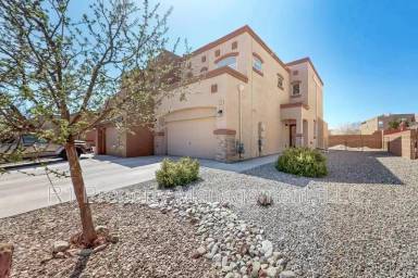 Main picture of 2233 Cortina Loop SE
