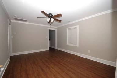 Main picture of 102 W Ham St