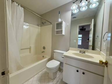 Main picture of 932 Russell St
