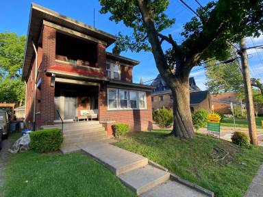Main picture of 400 Maple Ave Apartments