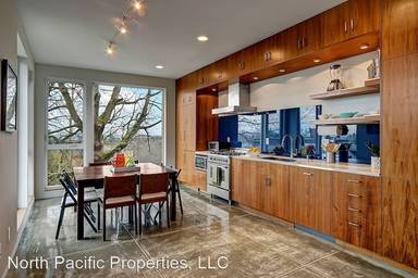 Main picture of 128 18th Ave E