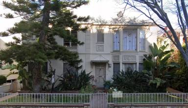 Main picture of 352 S Reeves Dr