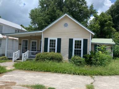 Main picture of 303 North Way