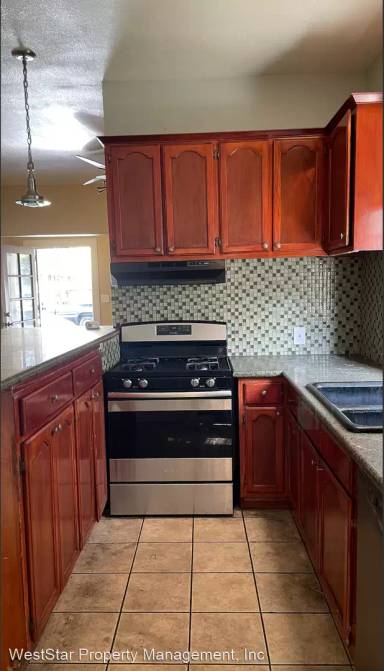 Main picture of 335 Orange Ave