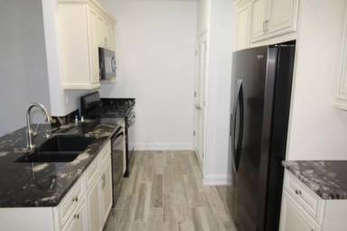 Main picture of 1000 Adams Pointe Blvd