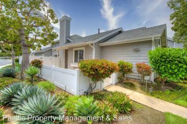 Main picture of 817 Skysail Ave