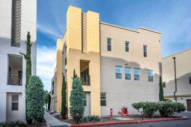 Main picture of 216 Paramount