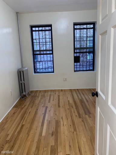 Main picture of 1079 Willmohr St