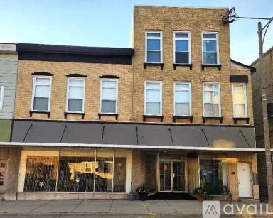 Main picture of 110 S 2nd St
