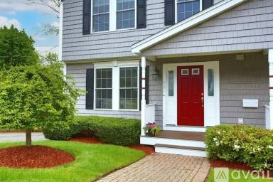 Main picture of 121 Nonantum St