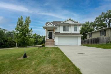 Main picture of 859 Summit Ct