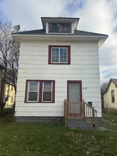 Main picture of 210 Dewey Ave