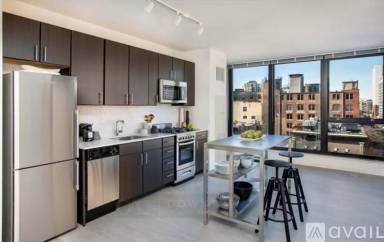 Main picture of 720 N Wells St