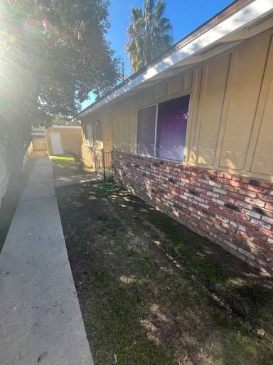 Main picture of 158 W Center St