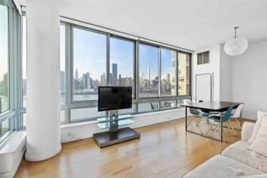 Main picture of 47 Center Blvd Lic