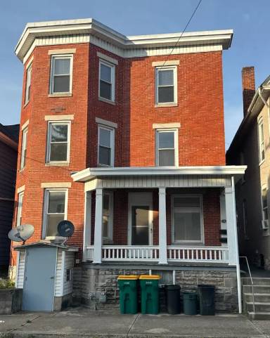 Main picture of 125 W 2nd St