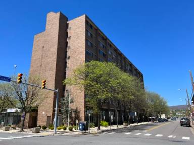 Main picture of 220 Linden St