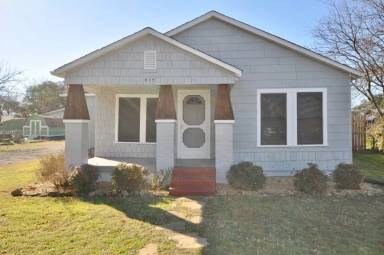 Main picture of 805 W Couts St