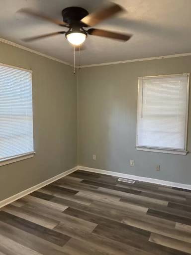 Main picture of 205 Evergreen St