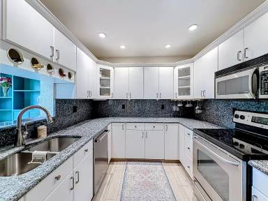Main picture of 2128 NE 9th Ave